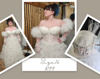 Modern Bustier Sweetheart Neckline Ruffle Skirt Wedding Dress Bridal Gown Aline with Train Open Back Off The Shoulder