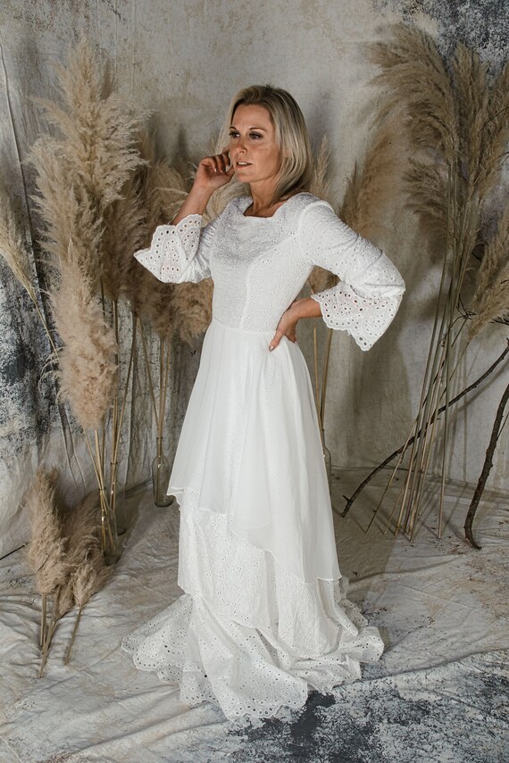 Modest Classic Boho Eyelet Lace Vintage 