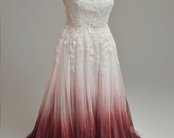 Elegantes Brautkleid aus Spitze mit Farbverlaufs-Tüllrock - A-Linie-Brautkleid für moderne Bräute, perfekt für rustikale oder Hochzeiten im Freien