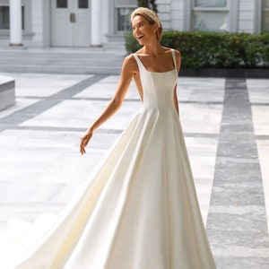 Satin Square Neck Wedding Dress Minimalist Square Neckline Fitted Wedding  Dress Fit Flare Satin Wedding Dress Modern Open Back Gown PALOMA -   Canada