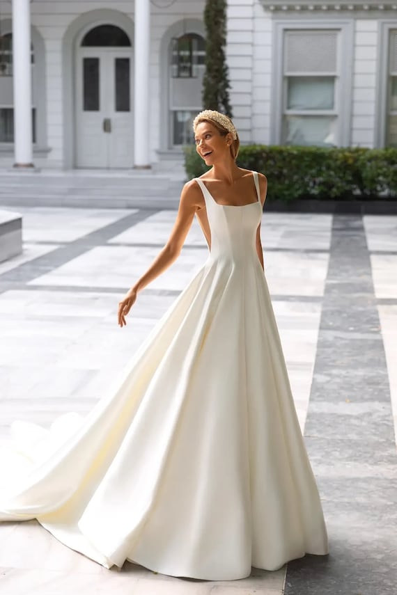 Beautiful Mikado Minimalist Wedding Dress Bridal Gown Sleeveless