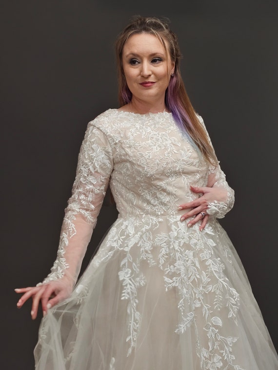 White Lace Silk Ballgown Wedding Dress With High Collar, Long Sleeves, And  Sweep Train Satin Bridal Gop For The Perfect Bride From Weddingteam, $118.4  | DHgate.Com