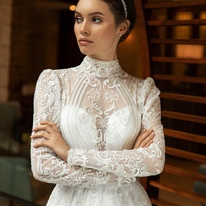 Luxury Vintage Style High Collar Neckline Plunge Lining Full Aline Long Sleeve Wedding Dress Bridal Gown Ivory Lace Closed Back Modest
