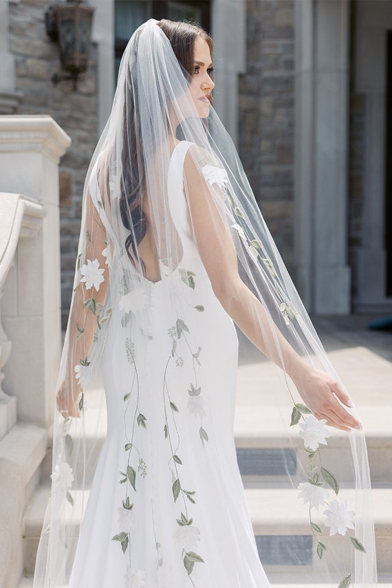 Mid-Length Veil with Floral Comb Detail