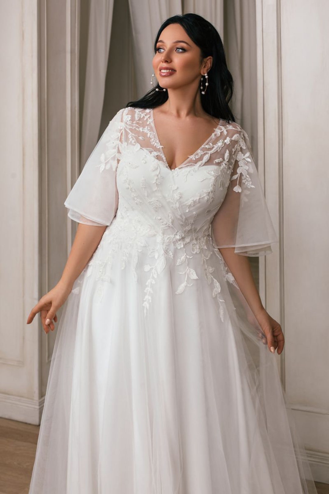 Classic Aline V Neck Short Flutter Cape Sleeves Illusion Back Wedding Dress  Bridal Gown Plus Size With Train -  Sweden