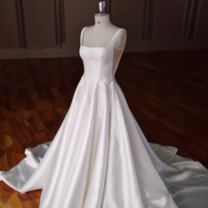 Satin Square Neck Wedding Dress Minimalist Square Neckline Fitted Wedding  Dress Fit Flare Satin Wedding Dress Modern Open Back Gown PALOMA -   Canada