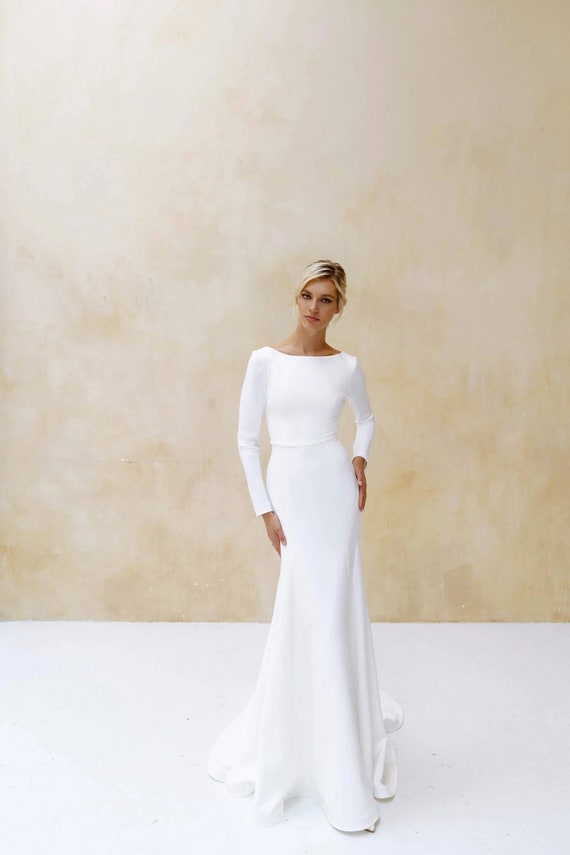 Minimalist Crepe Simple Long Sleeve Fitted Fit and Flare Wedding