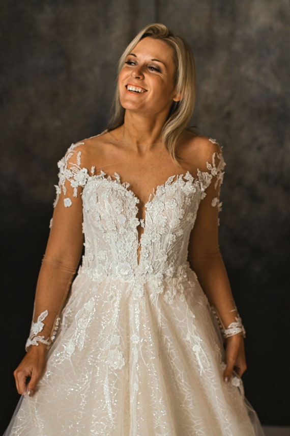 Hermoso encaje floral brillo ALine Illusion Vestido de novia | Etsy España