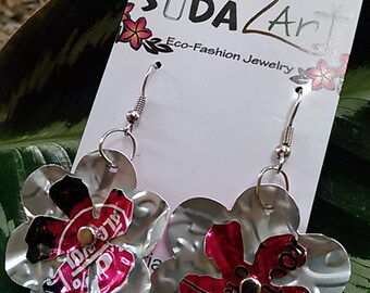 Pendientes colgantes de flores rojas: joyas de latas de refresco recicladas, diseño tropical