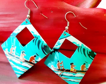 Pendientes de latas de refresco recicladas: Escena de playa tropical, joyería hawaiana hecha a mano