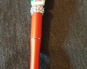 Un élégant cadeau de Noël scintillant, orné de perles, parfait pour un professeur ou un ami cher : un stylo à perles.