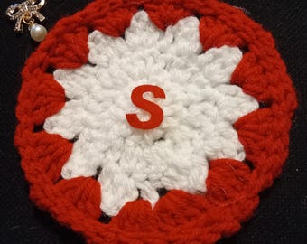 Hand crocheted posters playing with initials for us of your color will decorate any table in perfect for Christmas gifts