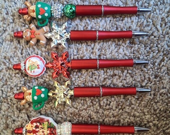 Stylos à perles de Noël. 14 petits cadeaux de Noël parfaits pour faire plaisir aux collègues, à la famille et aux amis d'un enseignant.