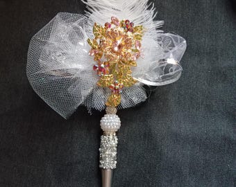 Stylo en plume d'autruche perlée pour livre d'or de mariage – Plume d'autruche blanche et une magnifique broche