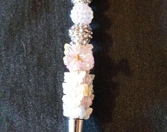 Un cadeau élégant pour un anniversaire ou Noël, parfait comme cadeau pour un professeur : nos stylos à perles, nos amis les plus précieux.