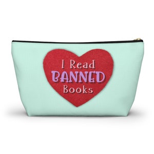 I Read Banned Books Small Bag Bold Red Heart Graphic T-bottom Design