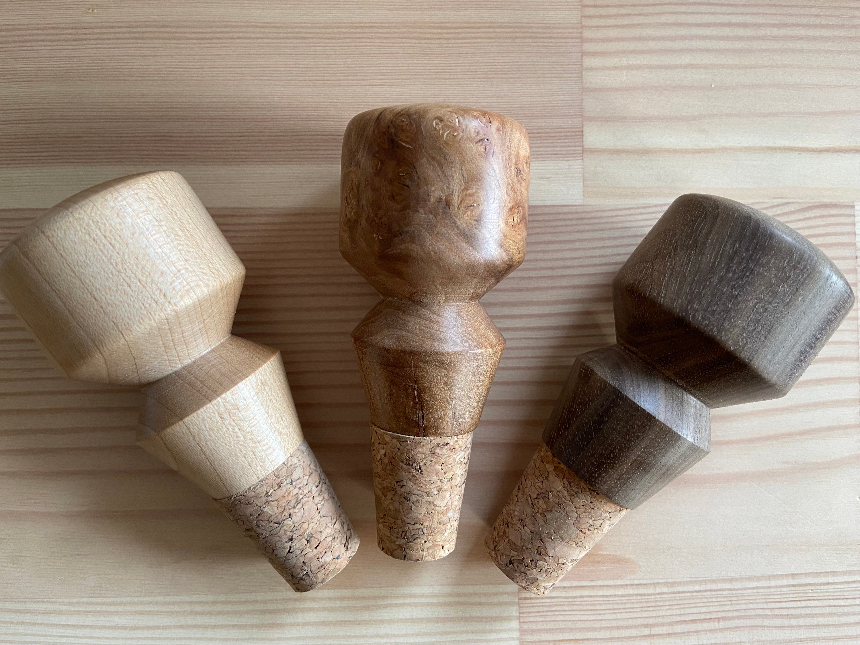 Bouteille De Vin Avec La Silhouette De Forme De Tire-bouchon De Vin Sur