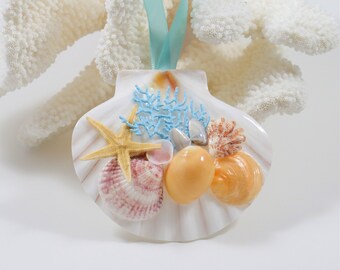 White Scallop Shell Ornament, Seashell Ornaments, Beach Christmas Ornament, Coastal Decor, Tropical Decor, Mermaid Gift, Beach Wedding, Gift