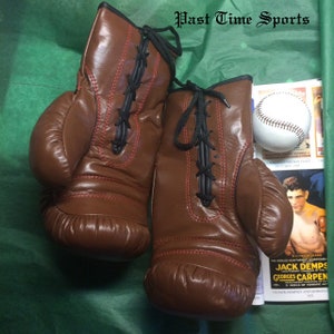 Details about   Vintage Set Childrens Leather Boxing Gloves Laced #1 Sports Memorabilia Man Cave 