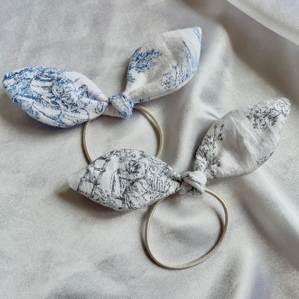 Cottagecore Toile de Jouy bunny ear hair bow tie. French linen bow hair tie, cottagecore handties bows, vintage inspired hair bow