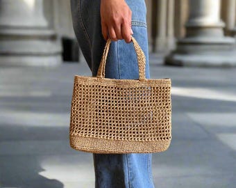 Chic raffia tote for summer beach holiday, trendy small straw tote, crochet raffia bag, raffia handbag, straw bag, raffia beach bag