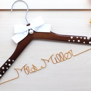 Personalized Pearl Wedding Dress Hanger, Bridal Hangers, Wedding Photo Props, Wire Name Bridesmaid Hangers, Custom Wedding Hanger