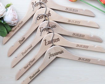 Set of 5 Personalized Wood Wedding Hanger - Bridal Hanger with Bow/Pearl, Engraved Bridesmaid Hanger, Custom Hangers for Wedding Gift