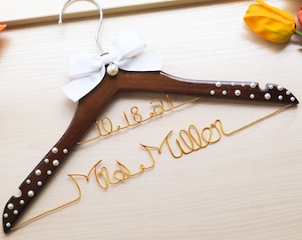 Personalized Pearl Wedding Dress Hanger, Custom Name Bow Hanger, Bridesmaid Hanger, Mrs Hanger, Hanger for Bride Wedding Gifts