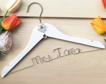 Personalized Wedding Dress Hanger, Bride Wire Name Bridesmaid Hanger, Bling Mrs Hanger, Vintage Wedding Theme, Crystals Bride Gift