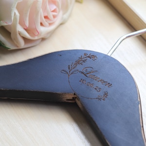 Gepersonaliseerde gegraveerde houten trouwhanger: cadeau voor bruidsfeest