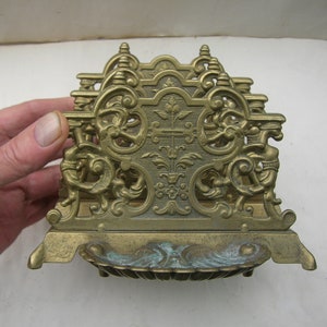 Kunstvoller Briefständer mit Blumenmustern, italienischem Stil, in Vintage Messing (13 x 17 x 15 cm)