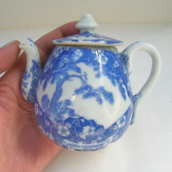 Kleine vintage Chinese theepot met gedetailleerd blauw-wit transferdesign (10,5 cm hoog)