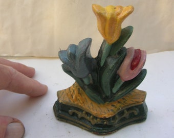 Small Doorstop as a Bunch of Flowers, Vintage Cast Iron (10 cm tall)