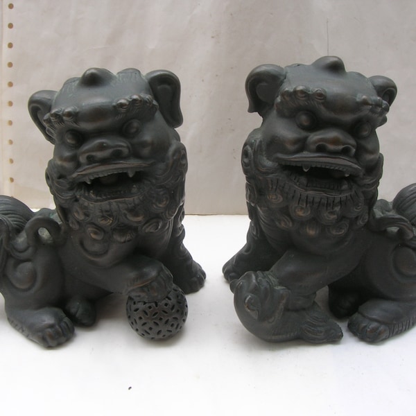 Pair of Antique Foo Dogs, Foo Lions, in Copper Alloy (5" or 13 cm tall)
