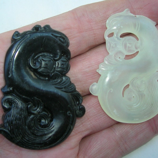 2 x pendentifs chinois vintage en pierre dure, amulettes, noir et blanc avec le même design Phoenix (52 mm de haut, 35 mm de large, 5 mm d'épaisseur