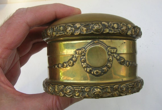 Antique Brass Trinket Box with Rose Designs, Aesthetic Movement (7 cm tall, 9 cm diameter) Condition: tarnished with minor dent in lid