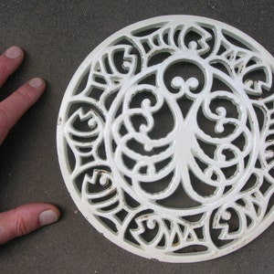Vintage Cast Iron Trivet, Hot Pot Stand, with Octopus & Fish Design (20 cm diameter) Condition: worn with a lot of small chips to paint