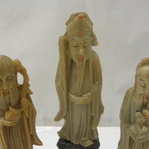 Les dieux des étoiles chinois (Sanxing) - Shou, Fu et Lu - Trois sculptures en stéatite sur socle, vieux chinois vintage (18 cm) État : éclats et réparations