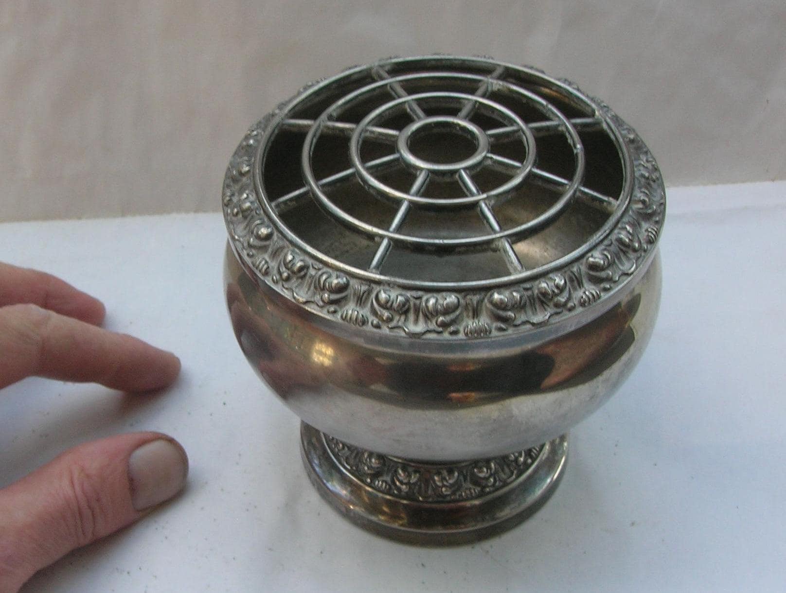 【IANTHE】ローズボウルバラ / 薔薇の花器セット　5点【シルバープレート】 Small Vintage Rose Bowl, Silver Plate by Ianthe of England (9.5 Cm