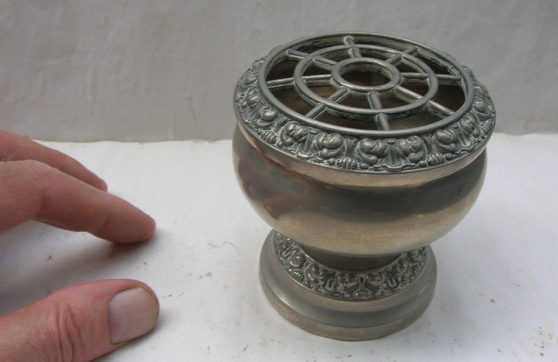 英国 アンティーク　IANTHE フラワー/ローズボウル・ベース/花器　銀メッキ 英国 アンティークIANTHE フラワー/ローズボウル・ベース/花器