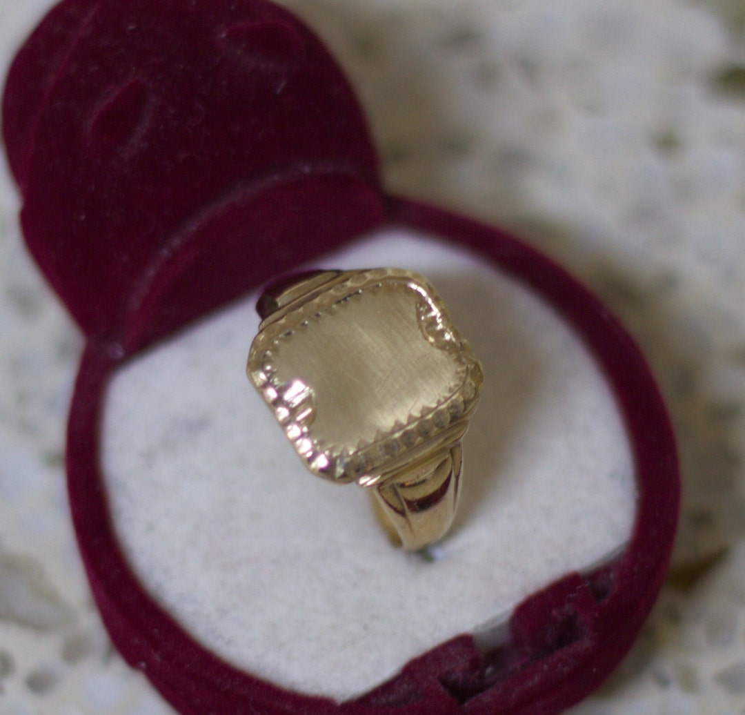 Large-sized 9 Ct Solid Gold Signet Ring With a Hand-engraved - Etsy