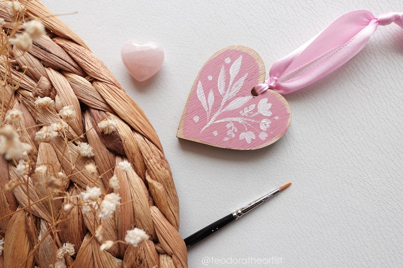 Hand Painted Heart Ornaments Valentines Day Pink Floral Heart Shaped Wood Ornaments Dainty Daisy Flower Ornaments Mini Painting 3