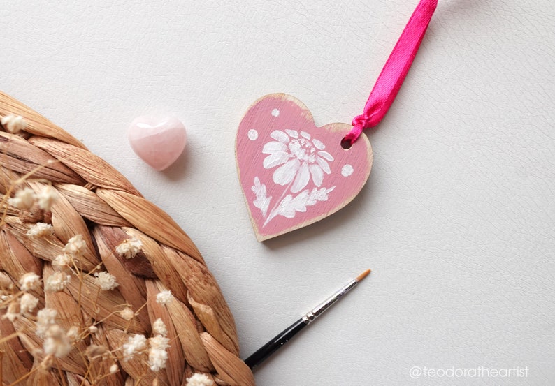 Hand Painted Heart Ornaments Valentines Day Pink Floral Heart Shaped Wood Ornaments Dainty Daisy Flower Ornaments Mini Painting 2