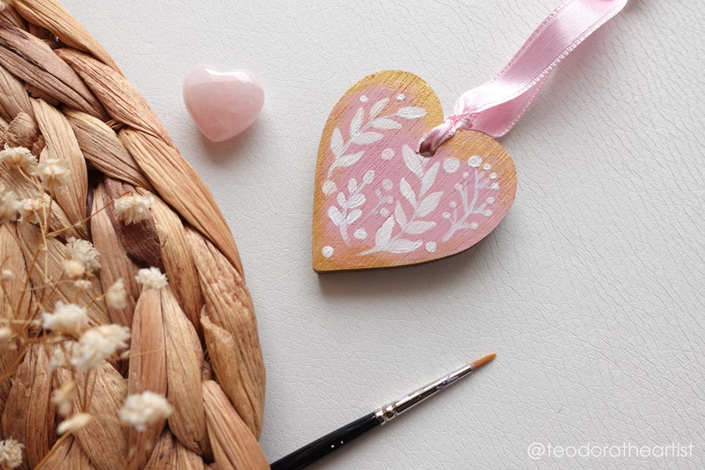 Hand Painted Heart Ornaments Valentines Day Pink Floral Heart Shaped Wood Ornaments Dainty Daisy Flower Ornaments Mini Painting 4