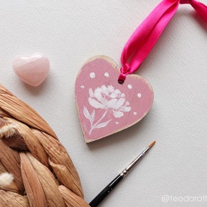 Hand Painted Heart Ornaments Valentines Day Pink Floral Heart Shaped Wood Ornaments Dainty Daisy Flower Ornaments Mini Painting 1