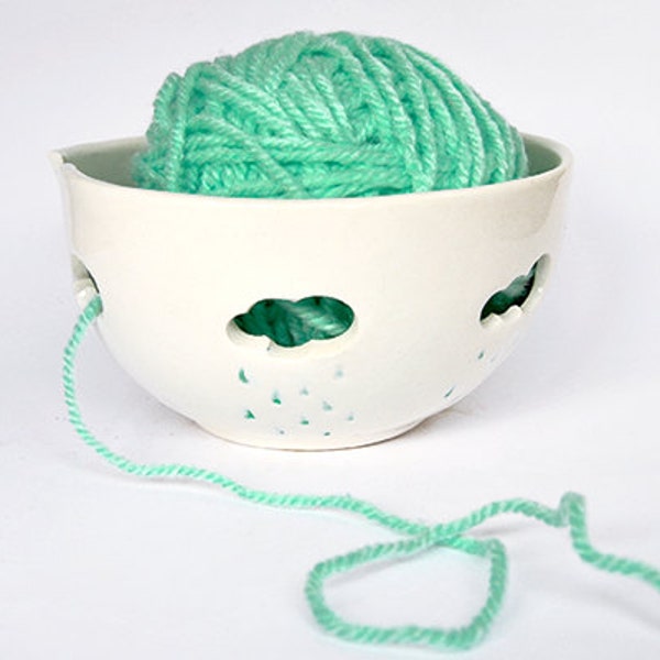 Yarn Bowl Hand Painted in Blue , with Openwork of Clouds and Raindrops. Listo para Enviar