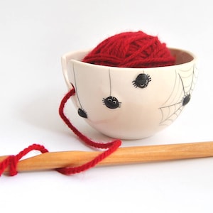 Special Halloween. Ceramic Yarn Bowl with Black Spiders, Webs and Red Polka Dots. Spiders Knitting Bowl. Halloween Decoration. Made To Order