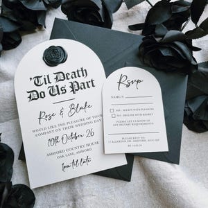 Til 'Death Do Us Part - Minimal, Gothic Style Hochzeitseinladungs-Set, Antwortkarte, Schwarz und Beige, Wachssiegel-Detaillierung, Hochzeitsgäste