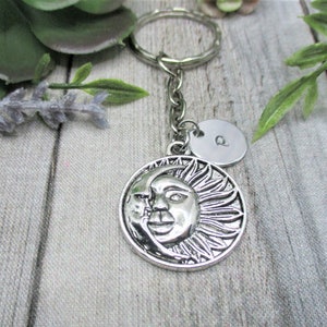 Llavero del Sol y la Luna Llavero Inicial Personalizado Llavero Inicial Regalos de Llavero Celestial para Ella