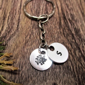 Chaveiro de semente de dente de leão, presentes personalizados para ela/ele, chaveiro inicial de tufo de dente de leão, presentes para melhor amigo
